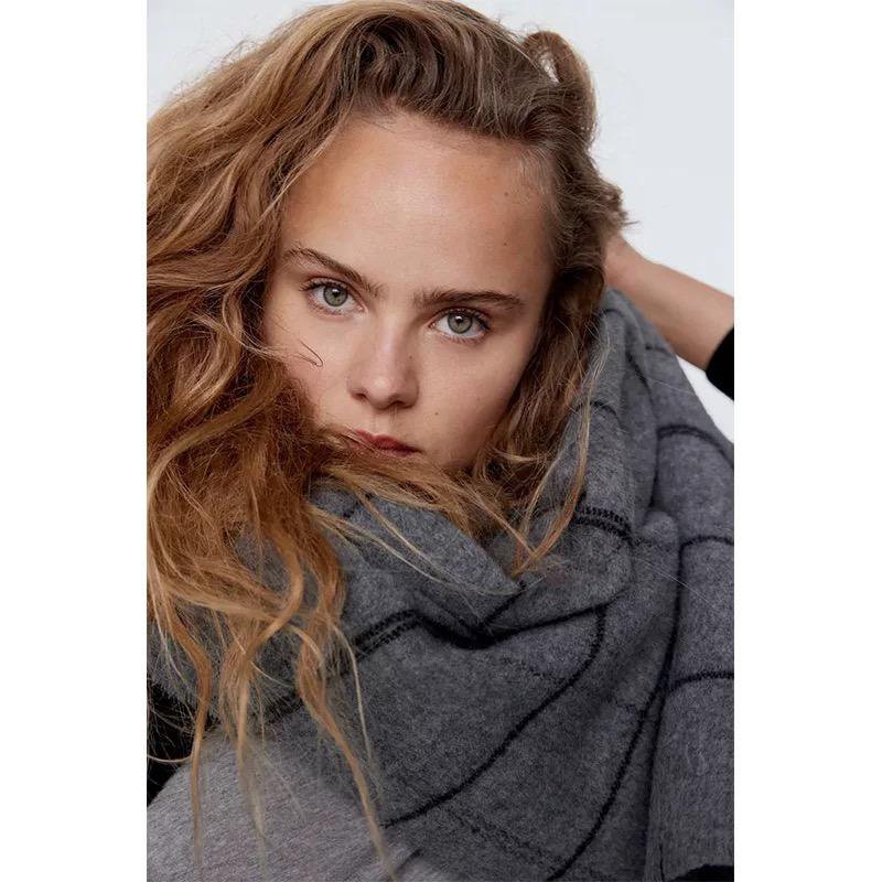 Solution Online Shops – Kleding en accessoires – sjaals – grijze dames sjaal – 200×70 – sfeer