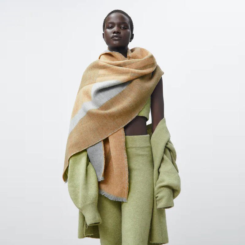 Solution Online Shops – kleding en accessoires – sjaals – dames sjaal – 200×70 – oranje – sfeerfoto