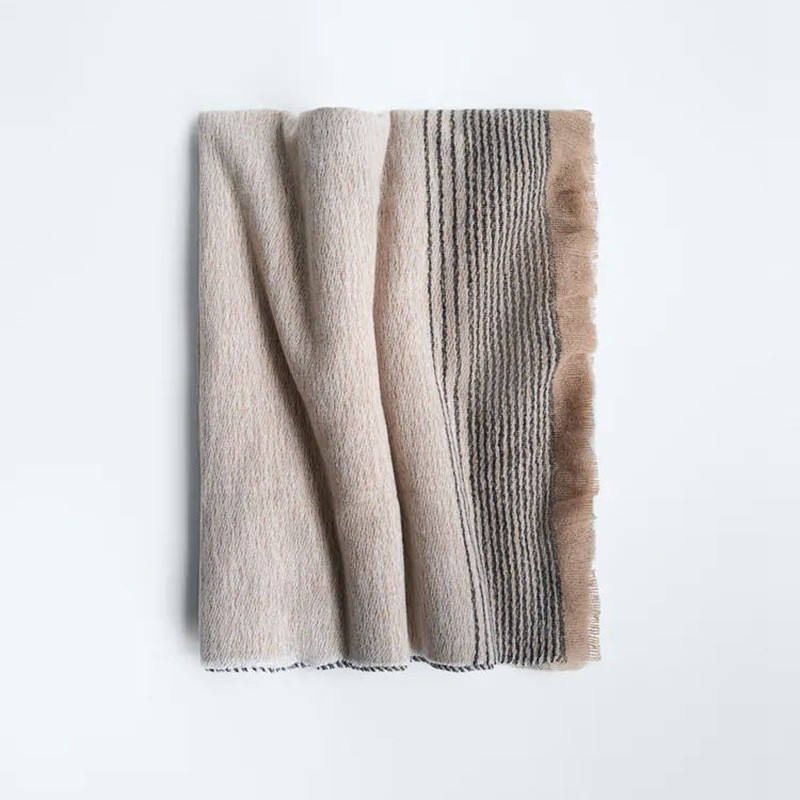 Solution Online Shops – kleding en accessoires – sjaals – dames sjaal bruin 200×100 – detail
