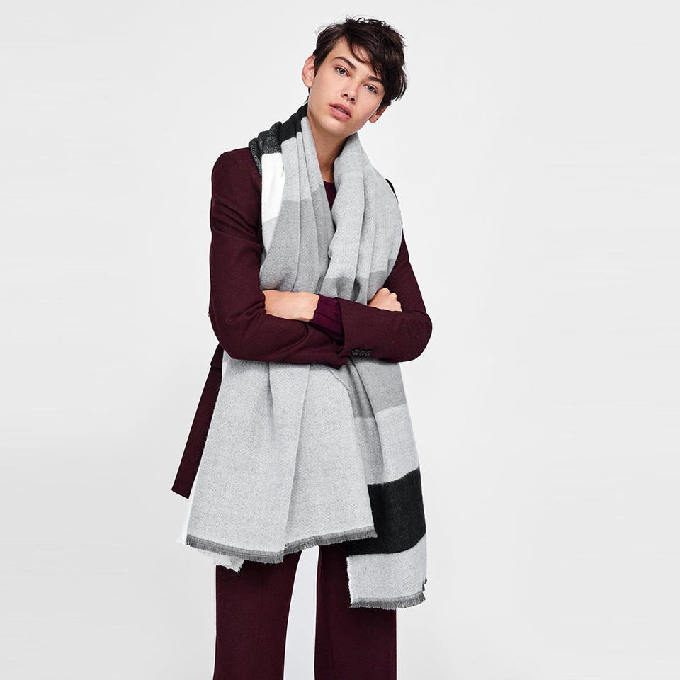 Solution Online Shops – kleding en accessoires – sjaals – dames sjaal – grijs – sfeer