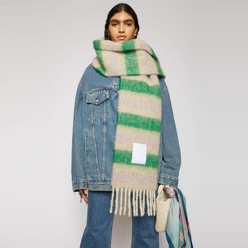 Solution Online Shops – kleding en accessoires – sjaals – dames sjaal – groen gestreept – sfeerfoto