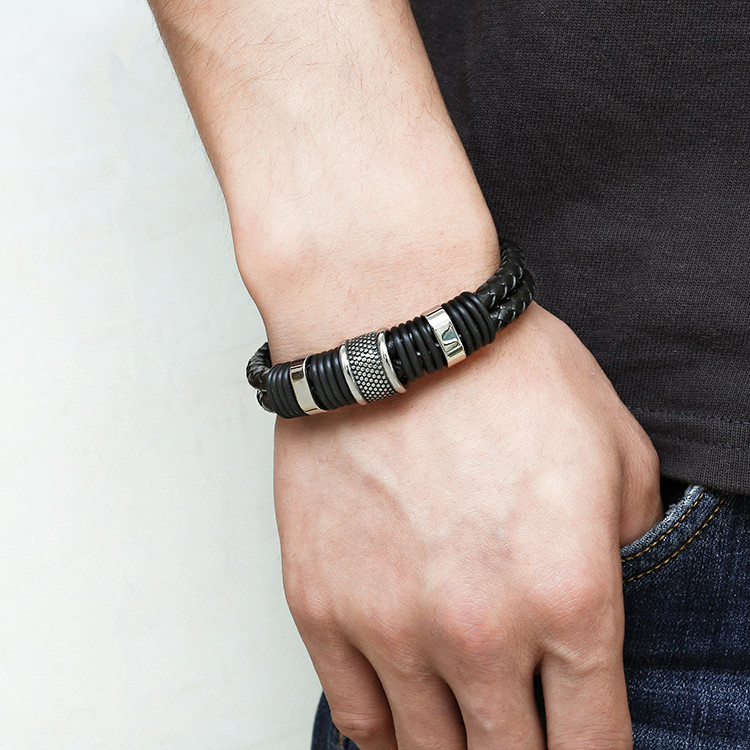 Solution Online Shops – sieraden – armbanden – leren armband robbert – zwart – sfeerfoto