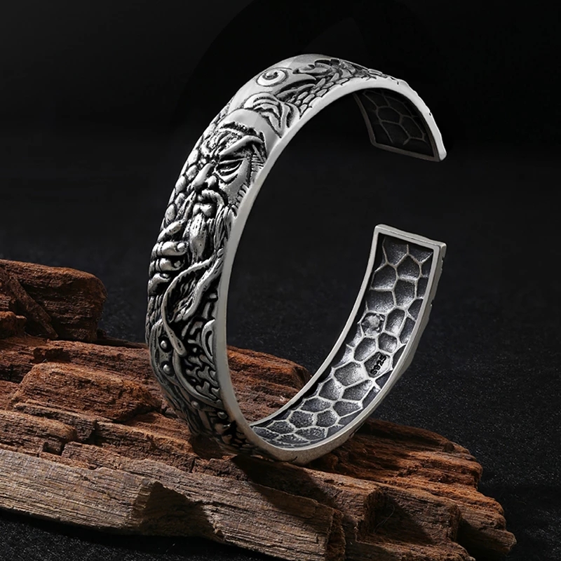 Solution Online Shops – sieraden – armbanden – zilveren armband amulet – sfeerfoto