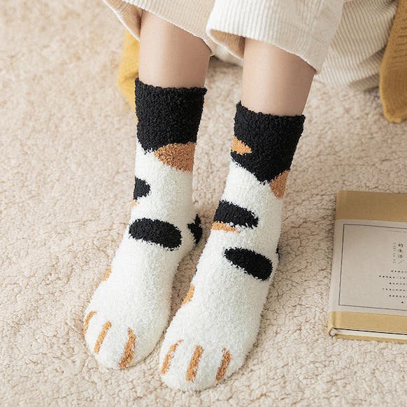 Solution Online Shops – sokken met kattenprint – sfeerfoto 2