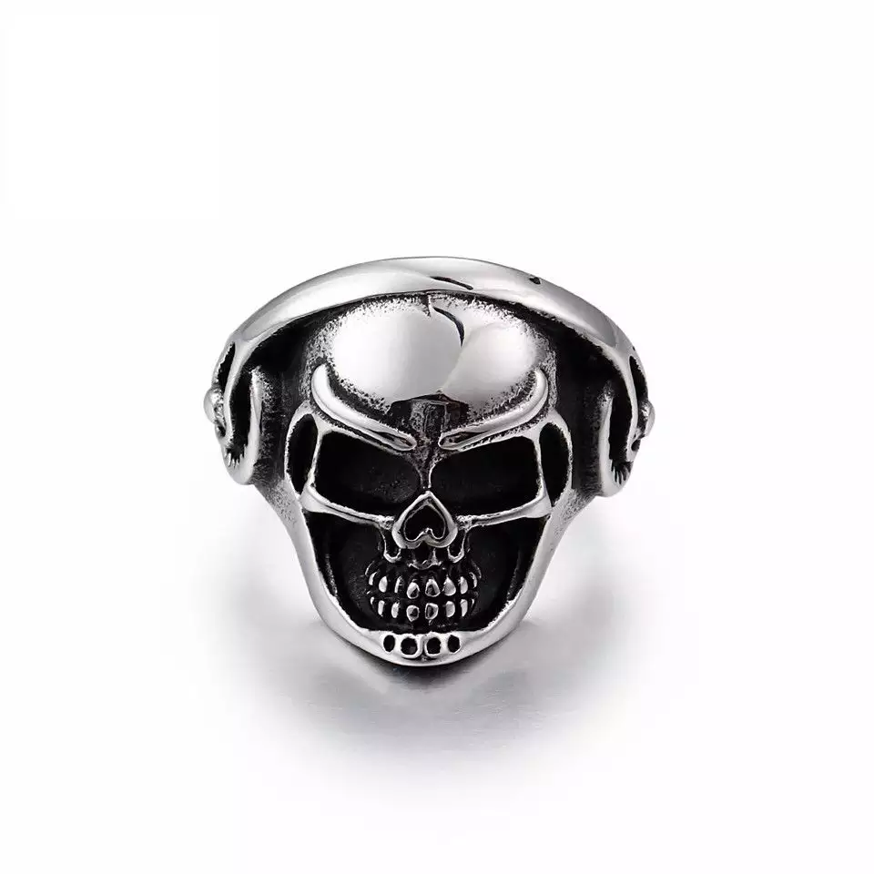 skull ring met schoppen afbeelding